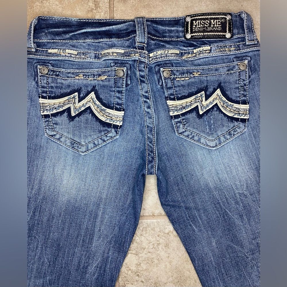 Miss Me Capri Jeans Women’s 28x20.5 Low Rise Distressed Stretch EUC - Picture 6 of 13